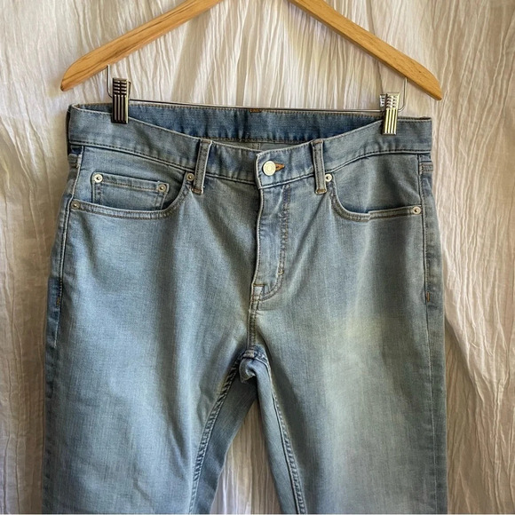 >70%OFF❣️Banana Republic Light Wash Jeans, 34, *Fashion Show Stock* Like NEW - Picture 4 of 13